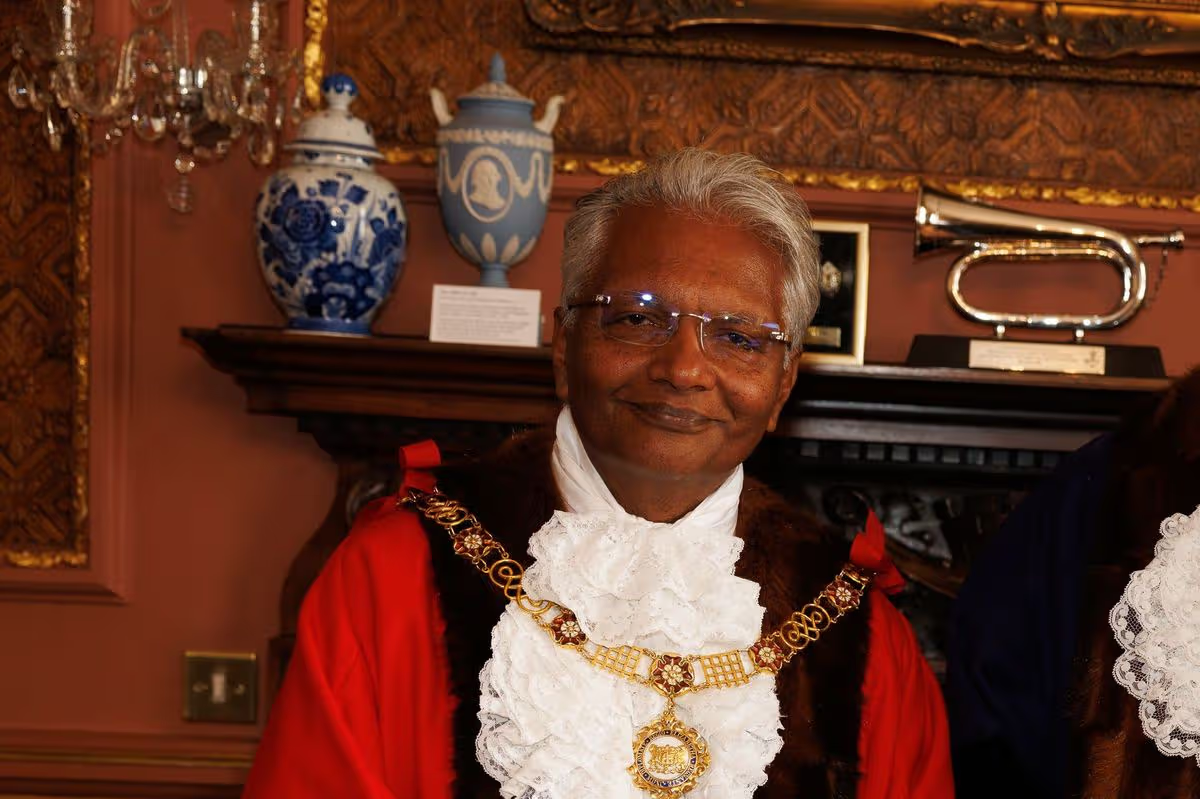 Bath mayor 'incredibly apologetic' for sharing posts branding Golders Green arson a fraud