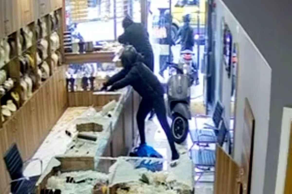Man with broom confronts machete-wielding robbers at North London jewellers