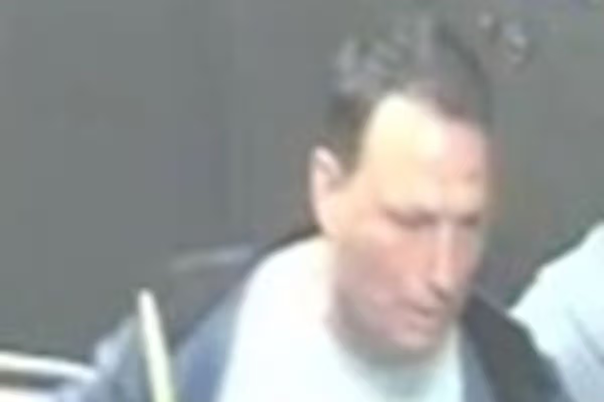 Police hunting 'phone snatching' man who attacked passenger on Thameslink train