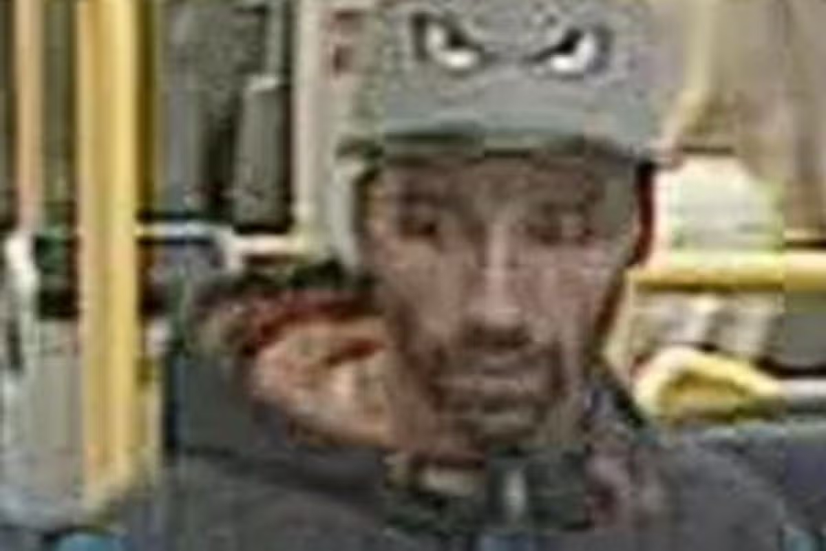 Man bites passenger's finger and threatens to kill people on London train