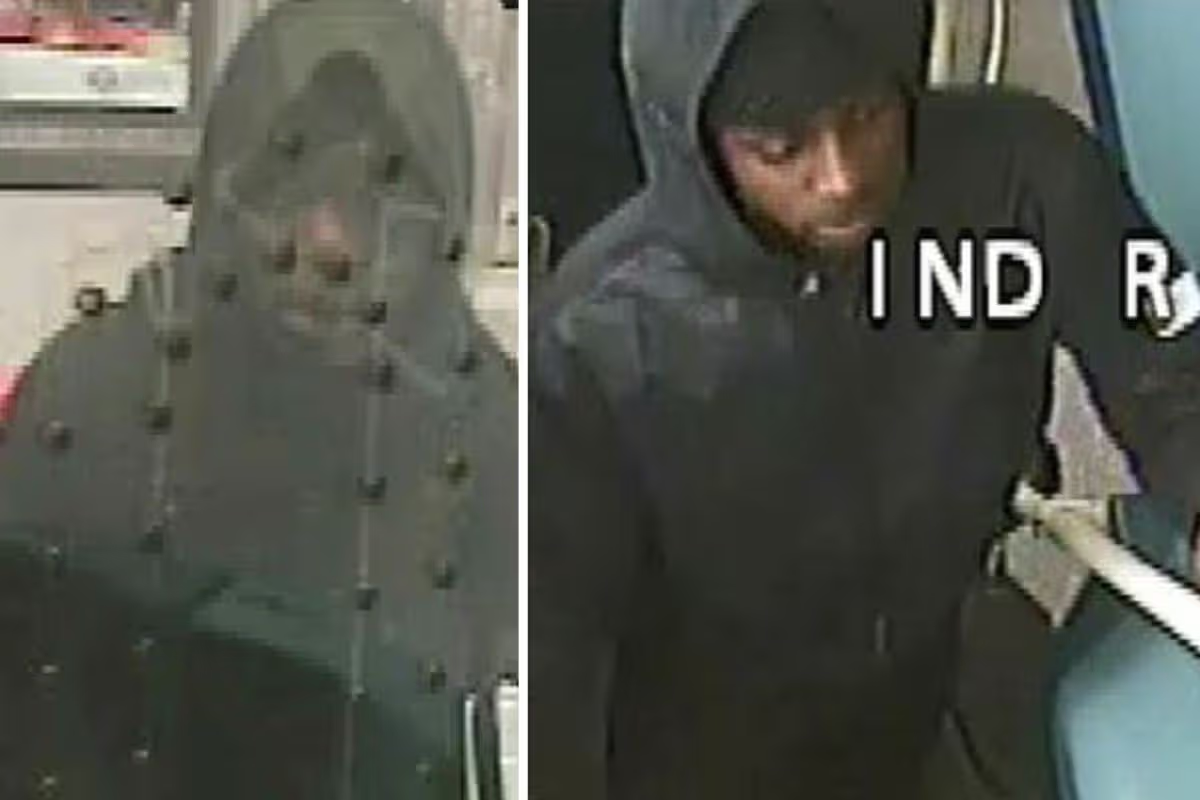 Teenage boys 'robbed at knifepoint' on board South London bus