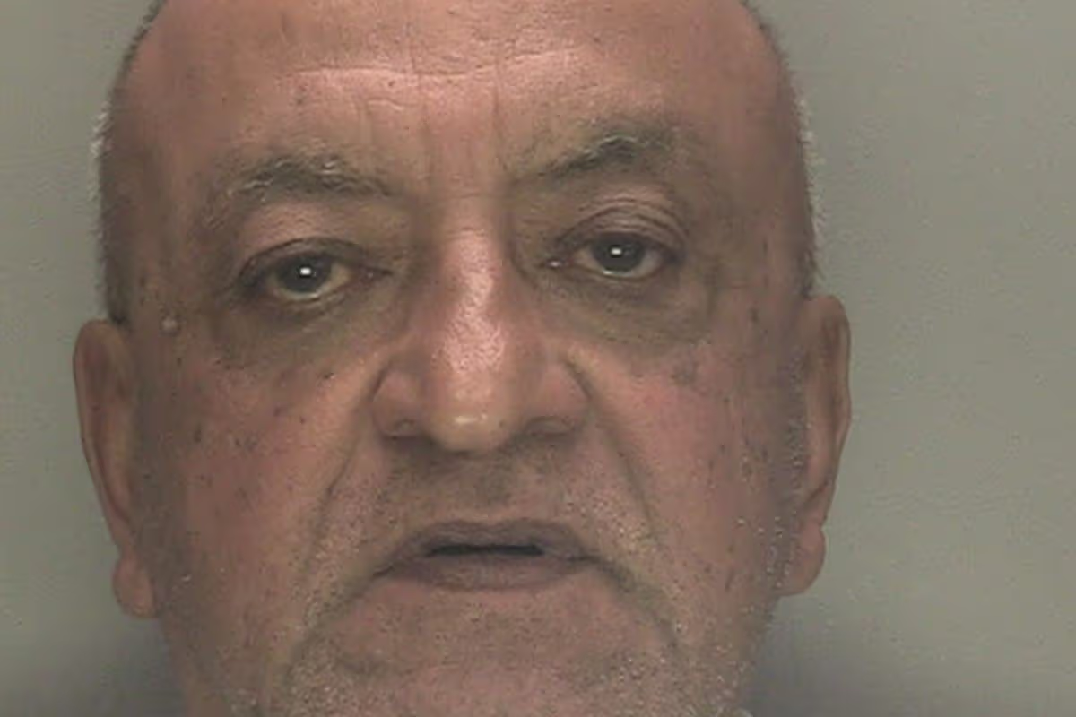 South London pervert molested sleeping woman on flight from Qatar to Gatwick while cabin lights were off